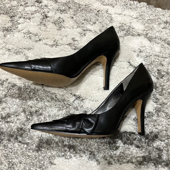 Nine West Black Bow Heels Sz 6 - Picture 4 of 12